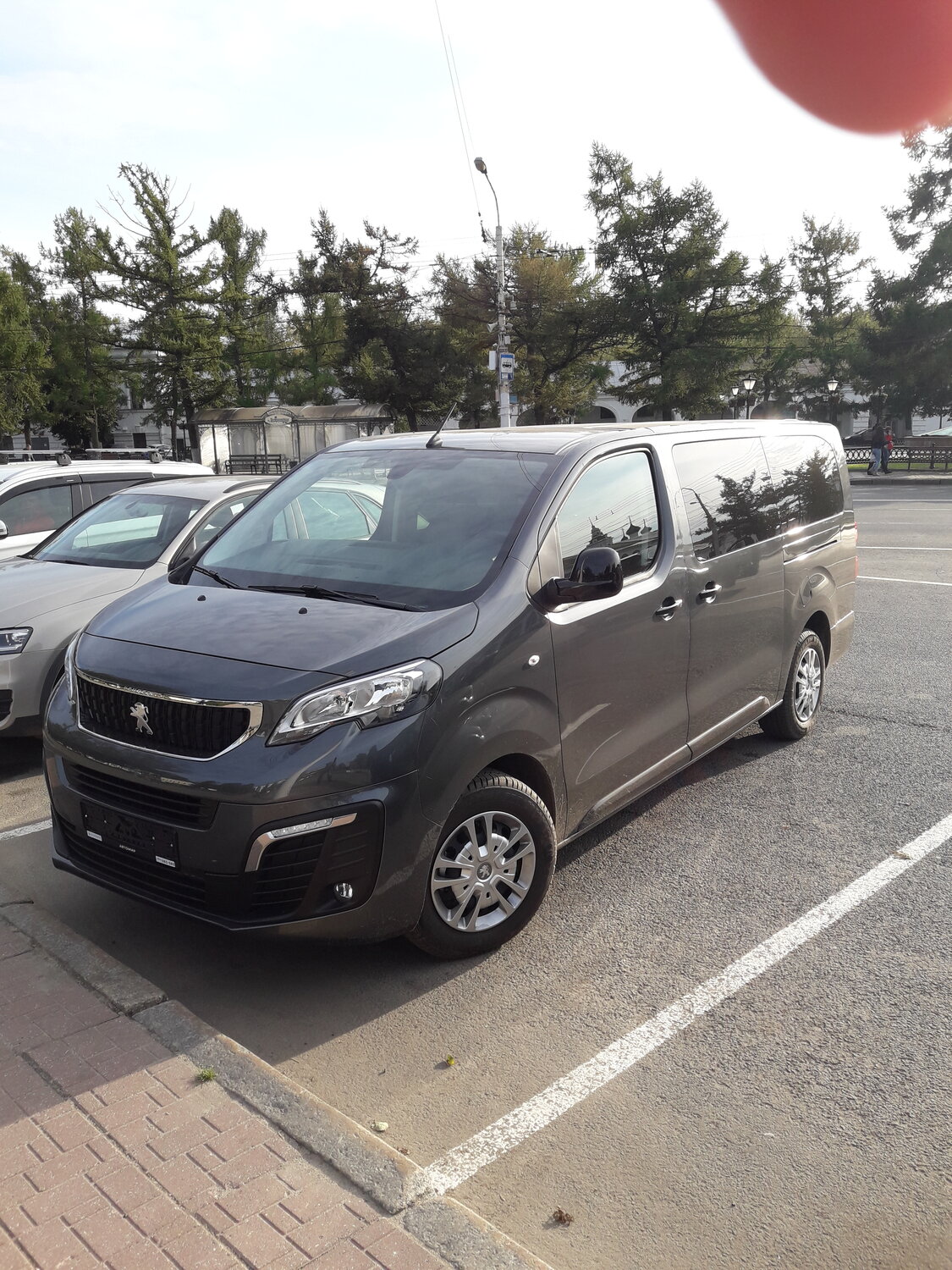 peugeot traveller allure, пежо тревеллер лонг серый, микроавтобус пежо травеллер 2018, peugeot traveller, 2.0 (150 л.с.), Citroen C3 Picasso I Рестайлинг
