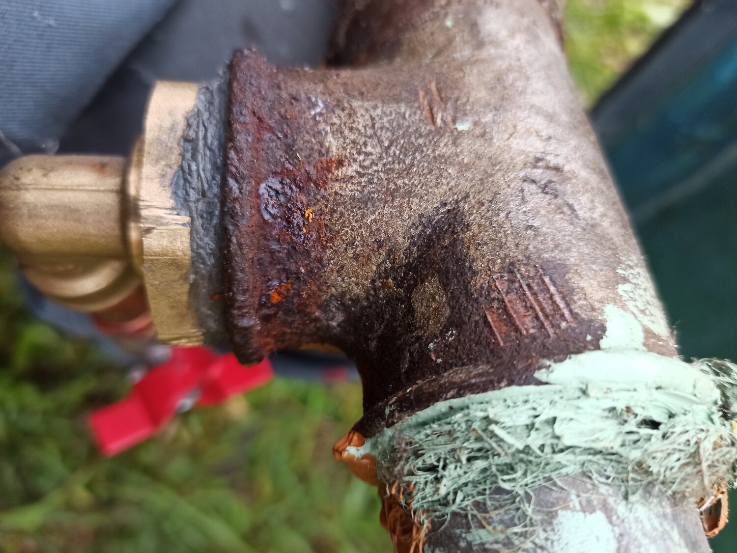 трубки смесителя для воды коррозия, старый водопроводный кран, коррозия, труб, электрохимическая коррозия меди