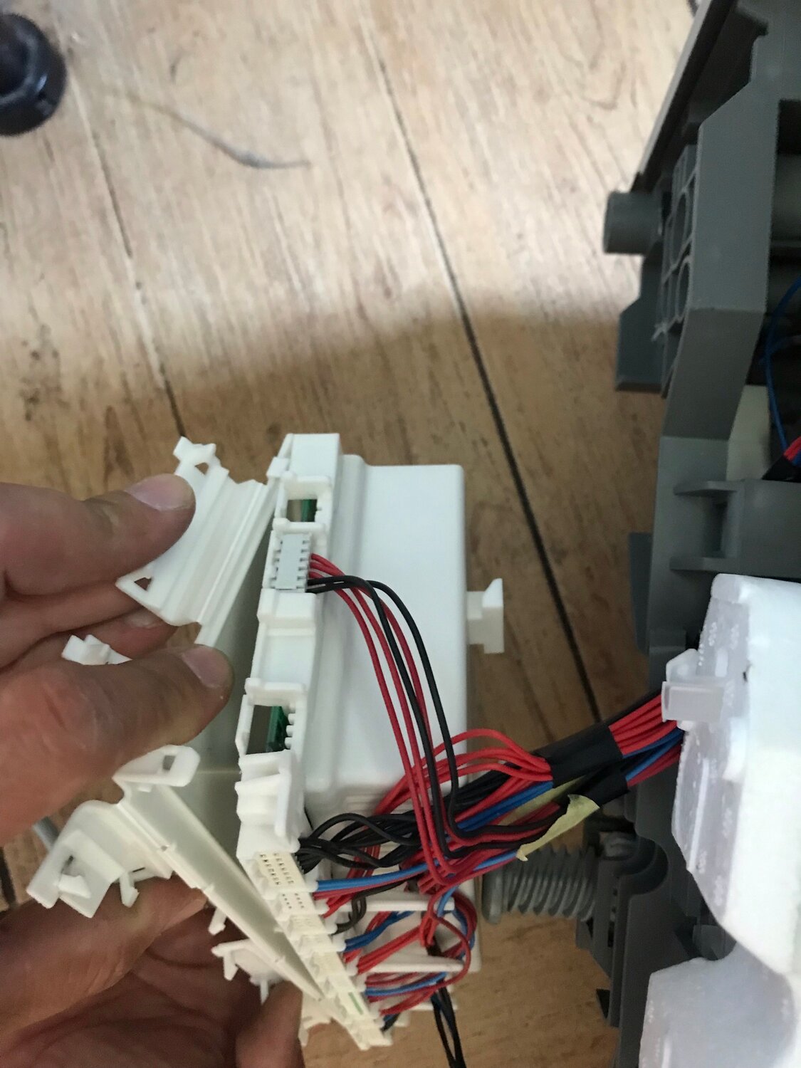 repair instructions bosch spi2466/06, распиновка 28 pin разъем toyota, лансер 10 разъем c301, провод, штекер