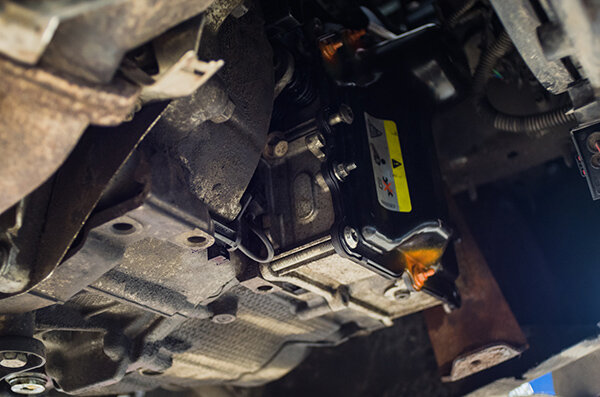 сливная пробка акпп опель астра j 1. 4, течь масла хендай элантра 1.6 2008, течь поддона тигуан 2.0, подушки крепления радиатора шкода октавия тур 1.4, разъём датчика давления масла ауди а4 б6