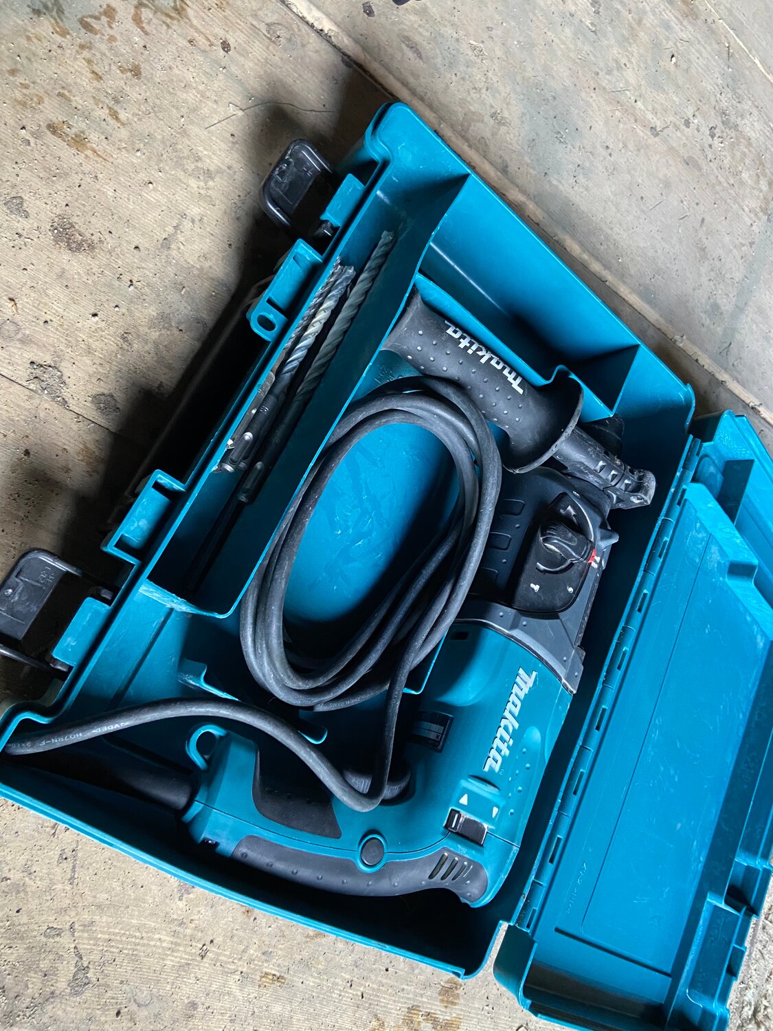 перфоратор макита hr2470, перфоратор макита h2450, makita hr 2470, перфоратор makita hr2470 подделка, makita hr2465