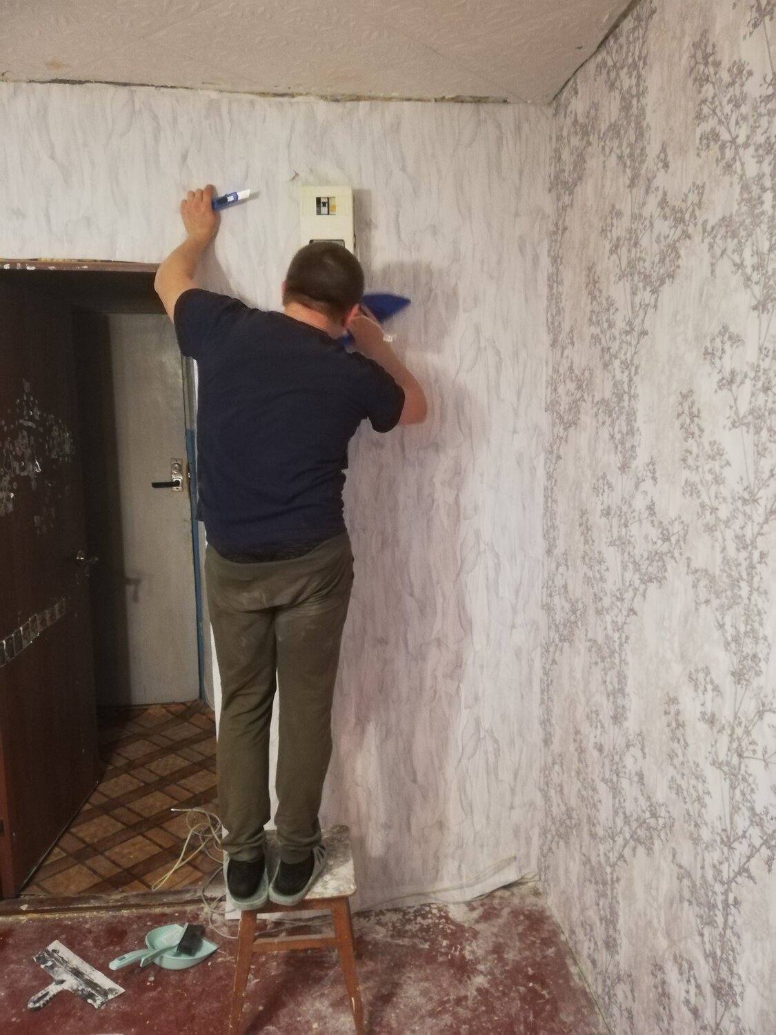 штукатурка стен, стен, штукатурка, штукатурка небольшой объем, наклейка обоев в квартире старого фонда