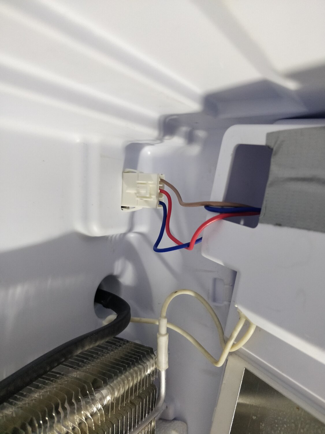 испаритель холодильника, выключатель для холодильной камеры electrolux 2263022093, термостат холодильника, терморегулятор холодильника, холодильник индезит