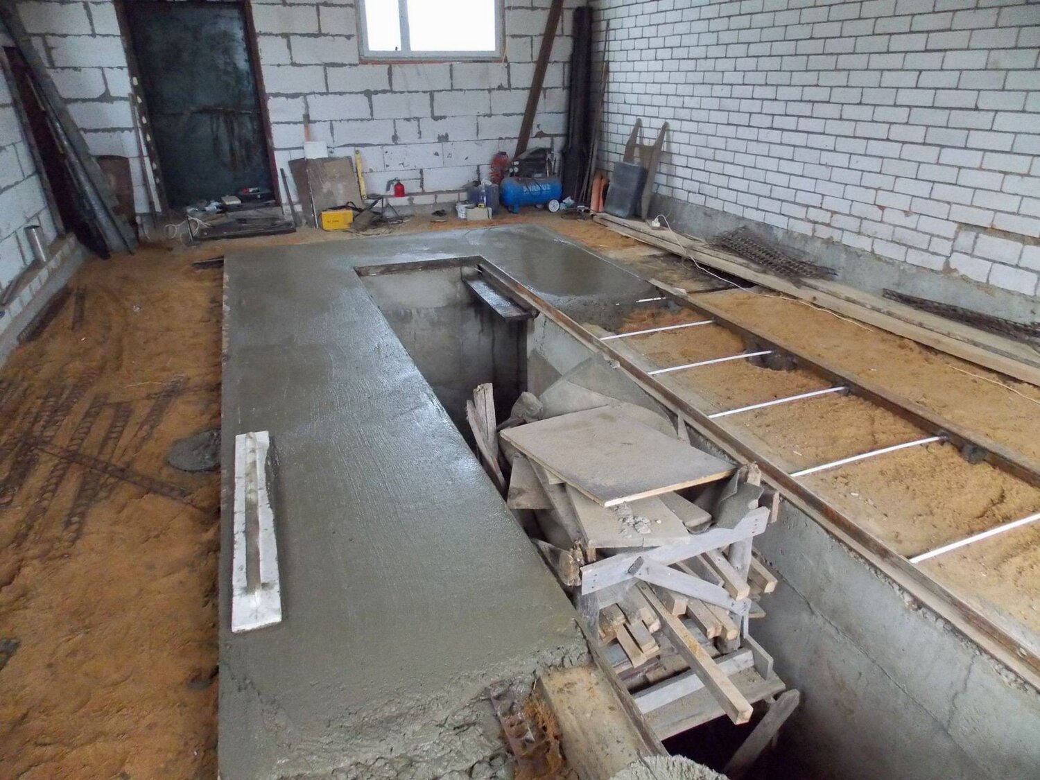 пол в гараже, смотровая яма бетонирование, из чего сделать пол в гараже, бетонирование пола в гараже частями, смотровая яма