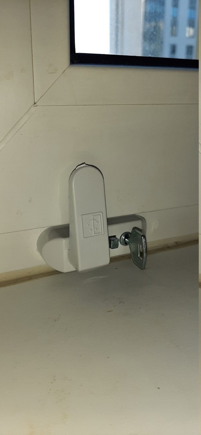 детский замок, детский замок на окна, детские замки, замок оконный "penkid sash lock" белый, ограничитель для окон рехау детский замок