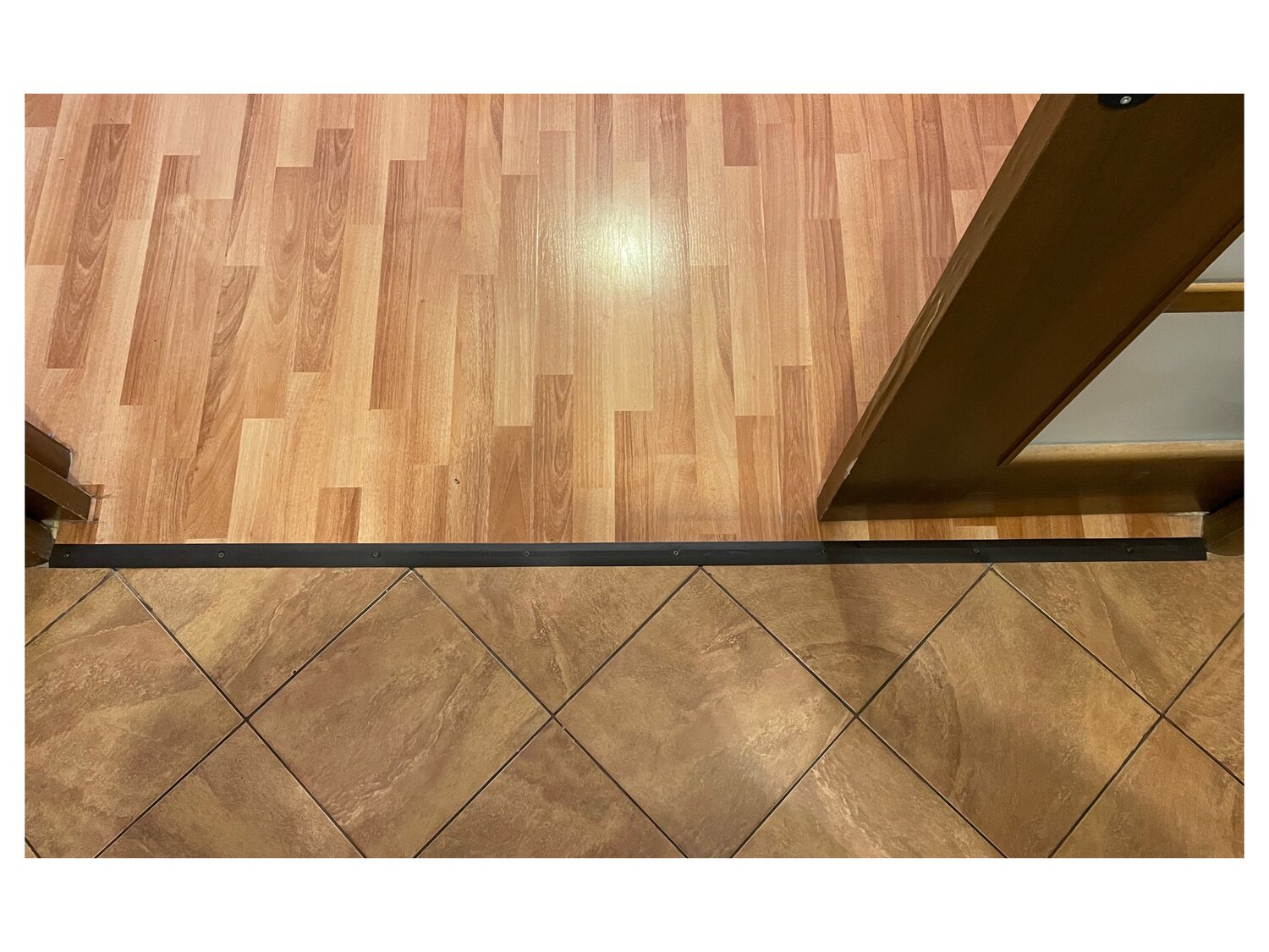 плитка для коридора, ламинат с плиткой, между плиткой и ламинатом, плитка и ламинат в прихожей, плитка на пол