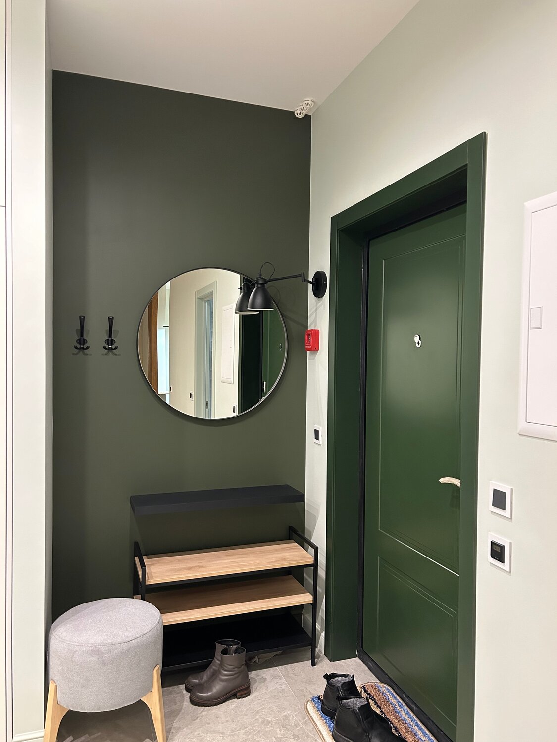 зеленая прихожая интерьер, дизайн прихожей, дизайн маленькой прихожей, прихожая в современном стиле, интерьер прихожая