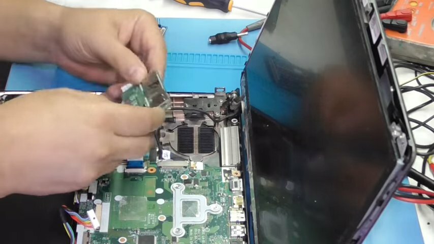 замена термопасты на ноутбуке dell inspiron, lenovo b590 разобран, разборка, компьютер, ноутбук