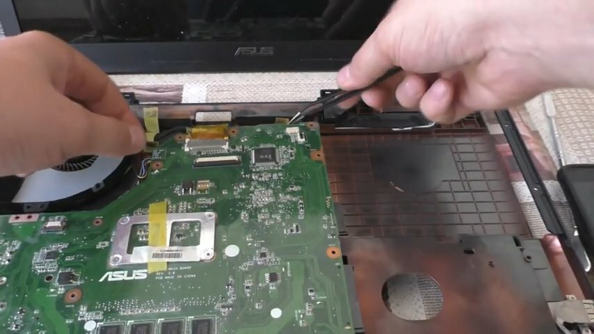 починить ноутбук, ноутбук, ноутбук asus x550c разобранный, разбор ноутбука asus k53s, ноутбук asus n53sv
