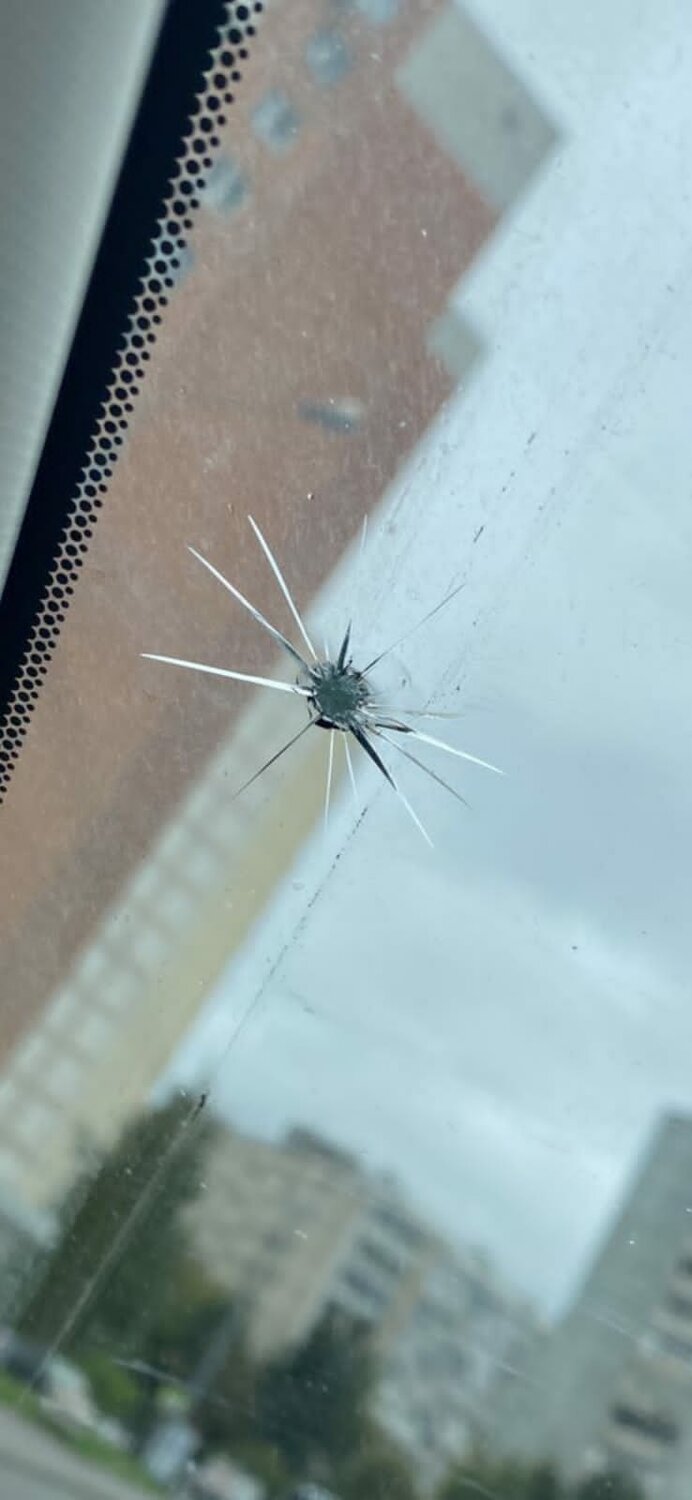 скол на лобовом, ремонт сколов и трещин на лобовом стекле, скол на лобовом стекле, ремонт сколов на лобовом стекле, ремонт сколов на лобовом