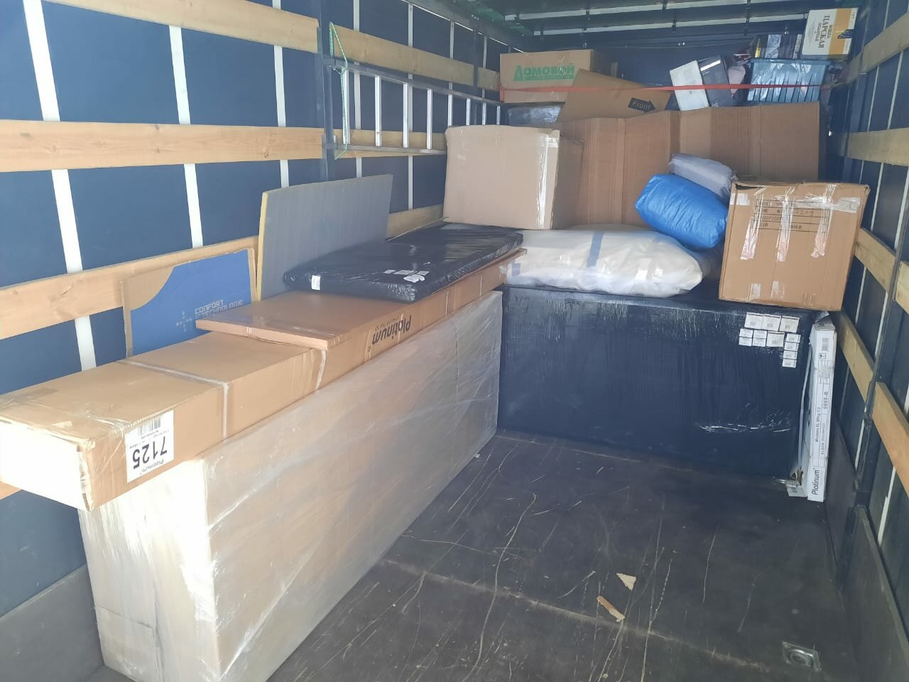 машина в гараже 3х6, перевозка мебели, грузоперевозки, грузоперевозки переезды, переезд квартирный