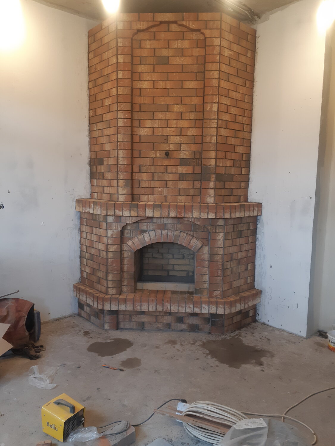 кирпичная печь камин, кирпичная печь для дома, печь камин из кирпича, угловая печь камин из кирпича, камины печи