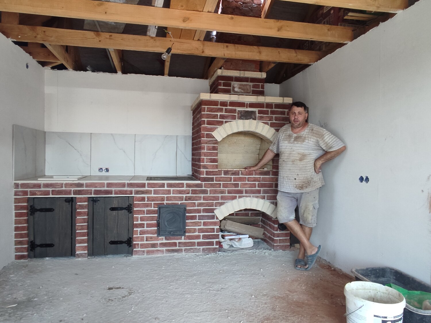 кирпичная печь под казан, барбекю комплекс из кирпича, печь под казан из кирпича, печь барбекю из кирпича, печь барбекю