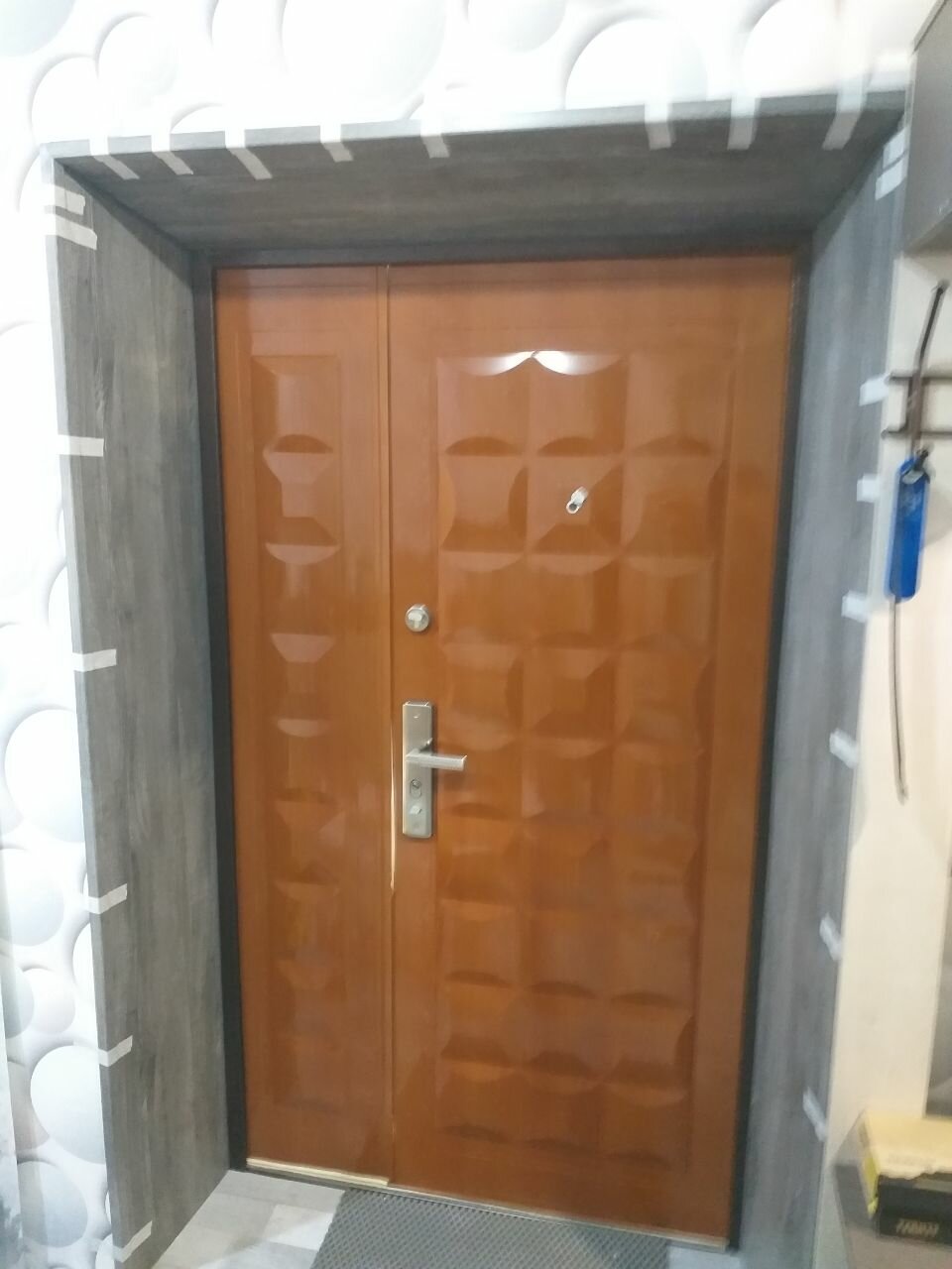 двери входные, дверь, металлические двери, входная металлическая дверь, монтаж входной двери