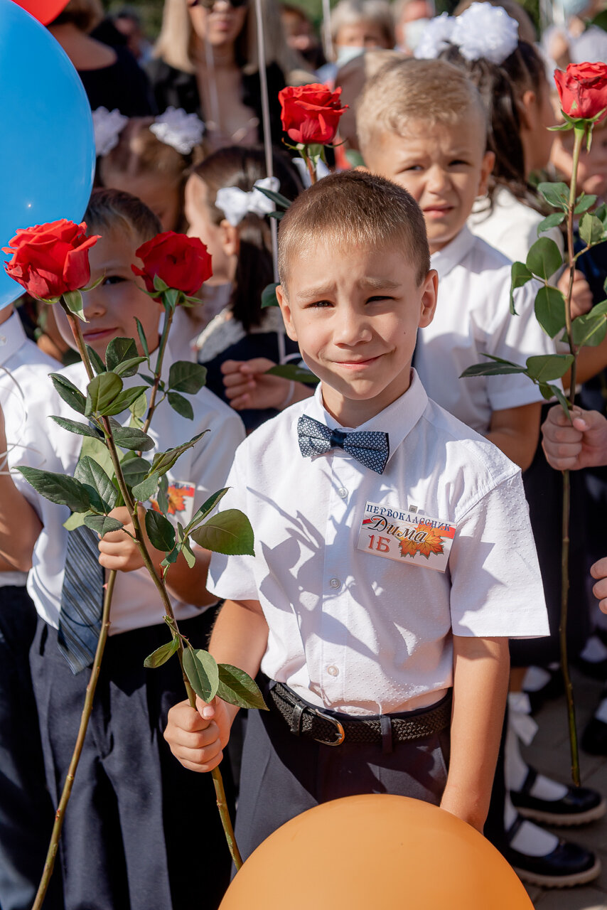 1 сентября, первоклассник, 1 сентября в школе, мальчик, школьная линейка 1 сентября