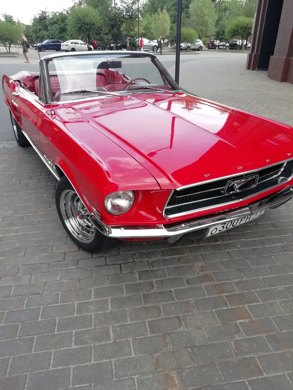 ford mustang, ford mustang 1967 cabrio, 1967 ford mustang, форд мустанг кабриолет, мустанг 1967 кабриолет красный в клипе