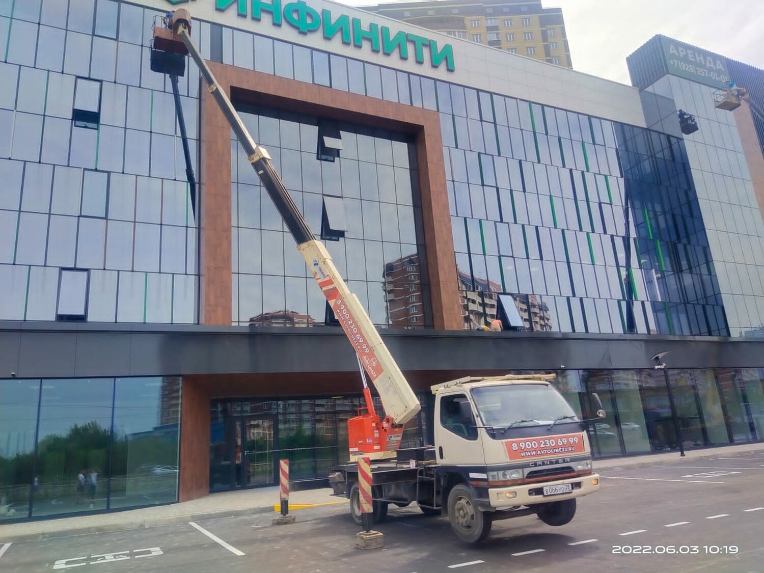 дом профсоюзов грозный, наружная реклама, автомобиль-вышка, автовышка 16 метров, дом печати волгоград
