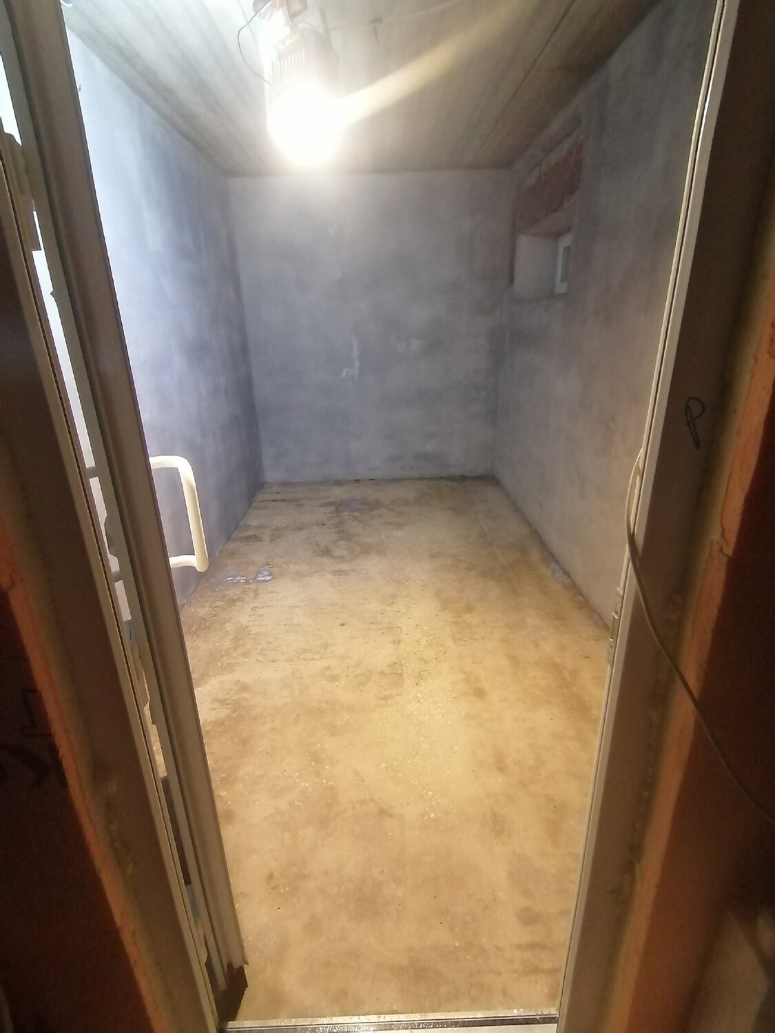 в гараже, кирпичный гараж, аренда гаража, квартира, подземный гараж