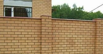 забор из кирпича, кирпичные заборы, кирпичный забор солома, забор из красного кирпича, забор из рваного кирпича