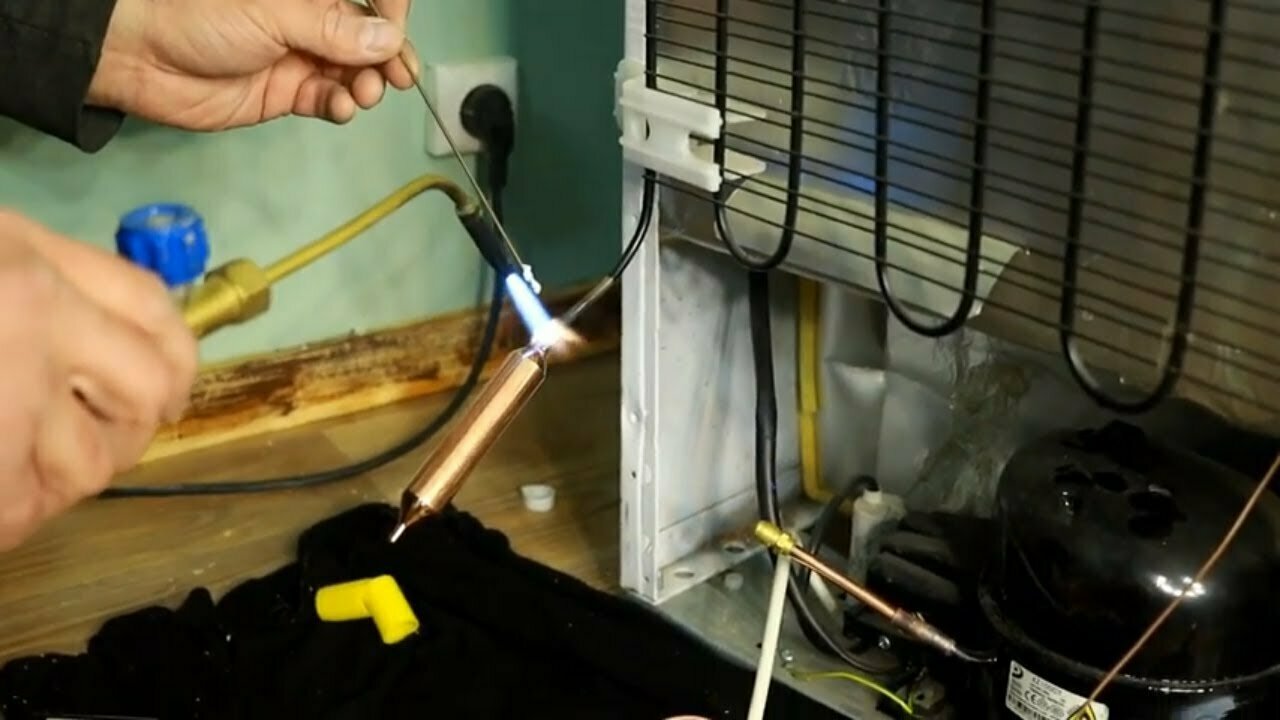 ремонт холодильника, замена компрессора холодильника, починка холодильника, капиллярная трубка холодильника, утечка фреона