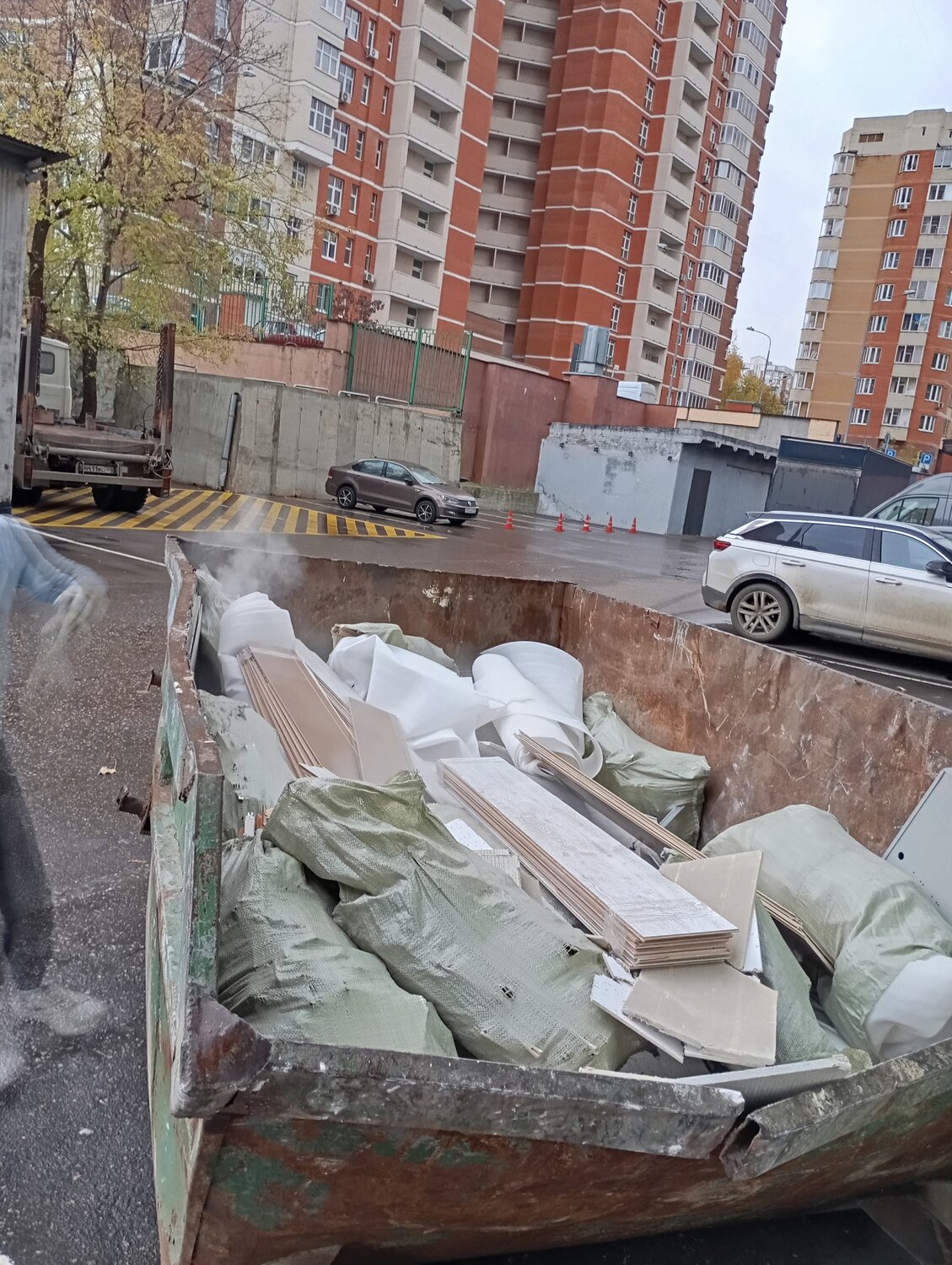 контейнер для вывоза мусора, вывоз мусора, контейнер для строительного мусора, строительный мусор, бункер мусорный 8 м3 зил
