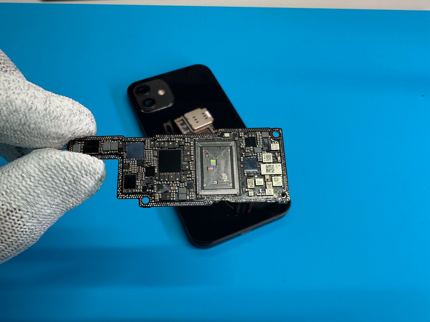 материнская плата iphone, плата iphone 12, плата айфон 7, пайка платы iphone, контроллер питания iphone