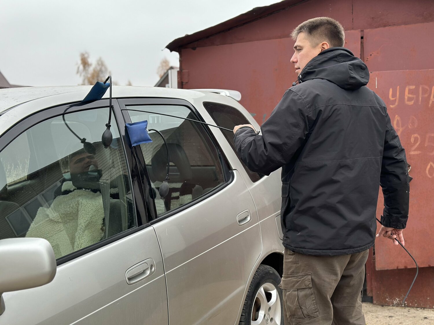 угон автомобиля, в авто, угон авто, тонировка автомобиля, в автомобиле
