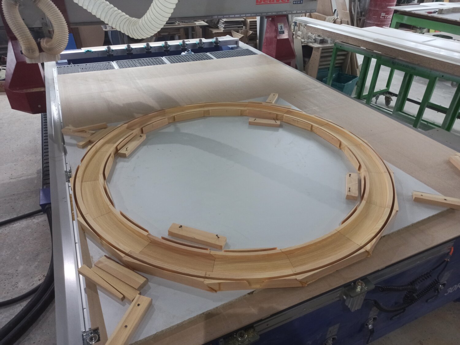 арка круглая деревянная, столярные изделия, изделия столяра, арка с фанеры, деревянная круглая