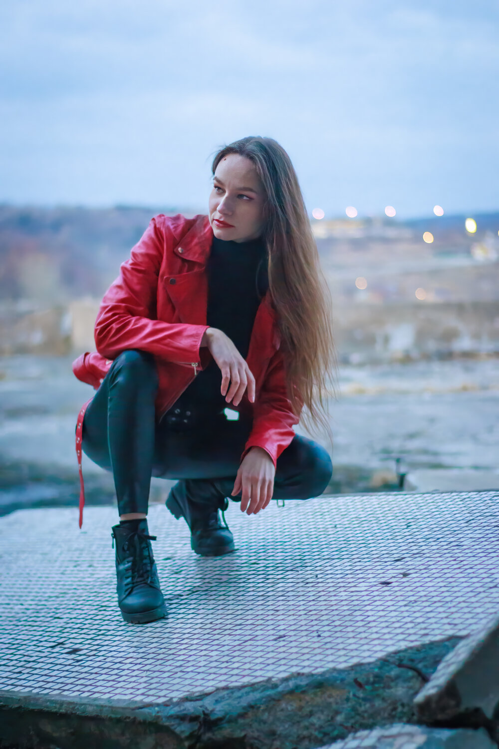 девушка, брюнетка в красной куртке, девушка в красной кожаной куртке, женщин, девушка в куртке