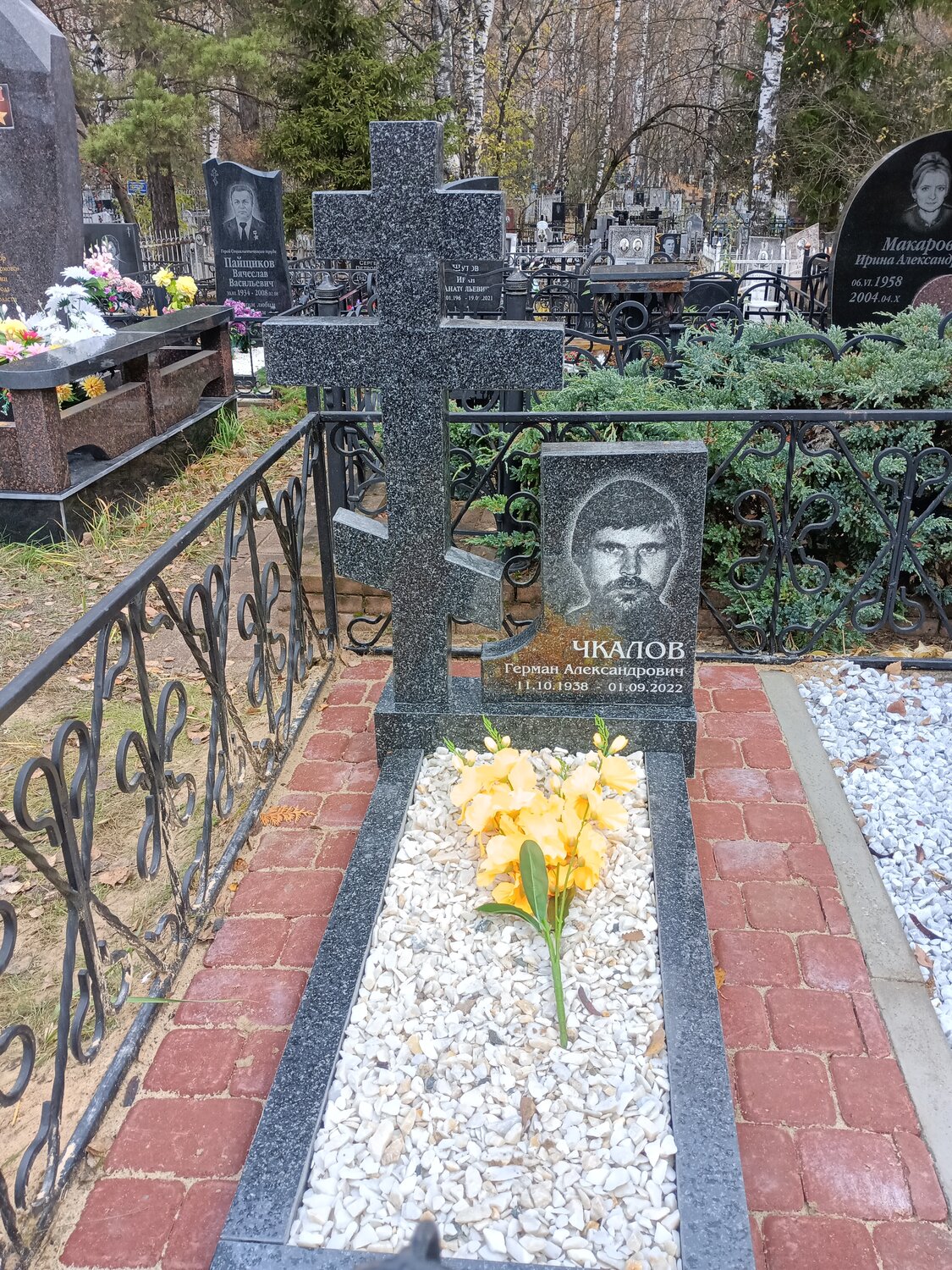 памятник, владимир трещалов могила, могила юматова, могила георгия юматова на ваганьковском кладбище, могила сына светланы моргуновой