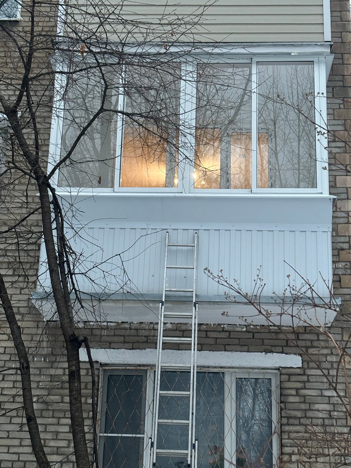 остекление балкона, остекление балкона в хрущевке, застекленный балкон в хрущевке, балкон в хрущевке, варианты остекления балкона в хрущевке