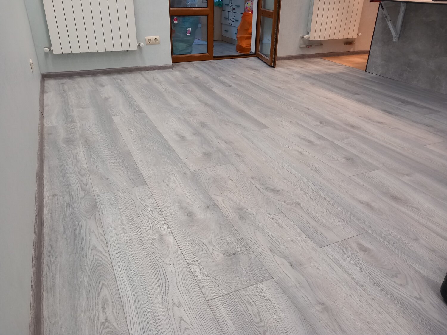 ламинат kronotex mammut plus d3670 дуб макро светло-серый, ламинат в интерьере, ламинат woodstyle pronto дуб атрани 32кл (1,9948кв.м), ламинат, напольное покрытие