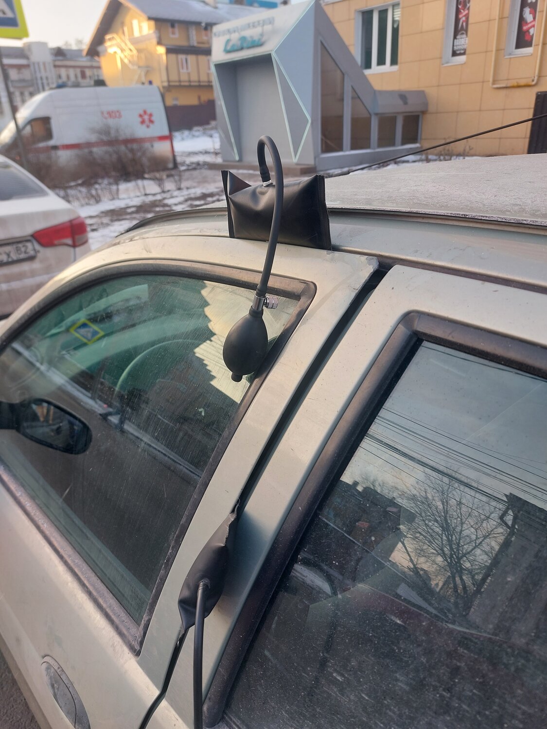антенна на крышу автомобиля, антенна на авто, вскрытие авто, вскрытие автомобиля, крепление для антенны