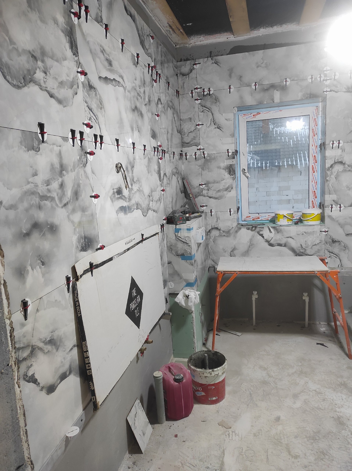 плитка в гараж на стены, отделка стен гаража, плитка в гараж, укладка плитка, стены в гараже