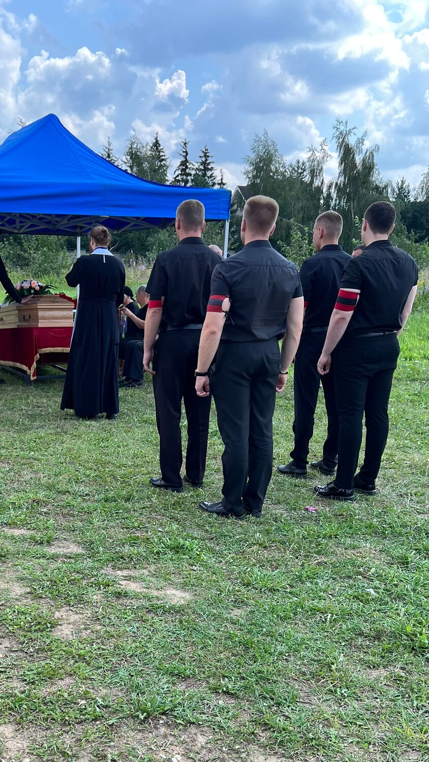 похорон, в гробу, гроб похороны, церемония прощания, захоронение