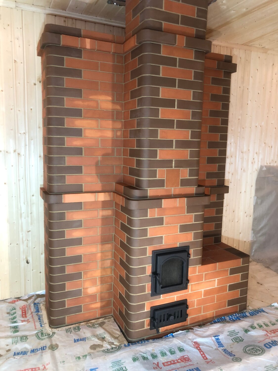 кирпичная печь, печь кузнецова кирпичная с лежанкой, отопительная печь из кирпича, кирпичная печь голландка, печь отопительная дровяная кирпичная