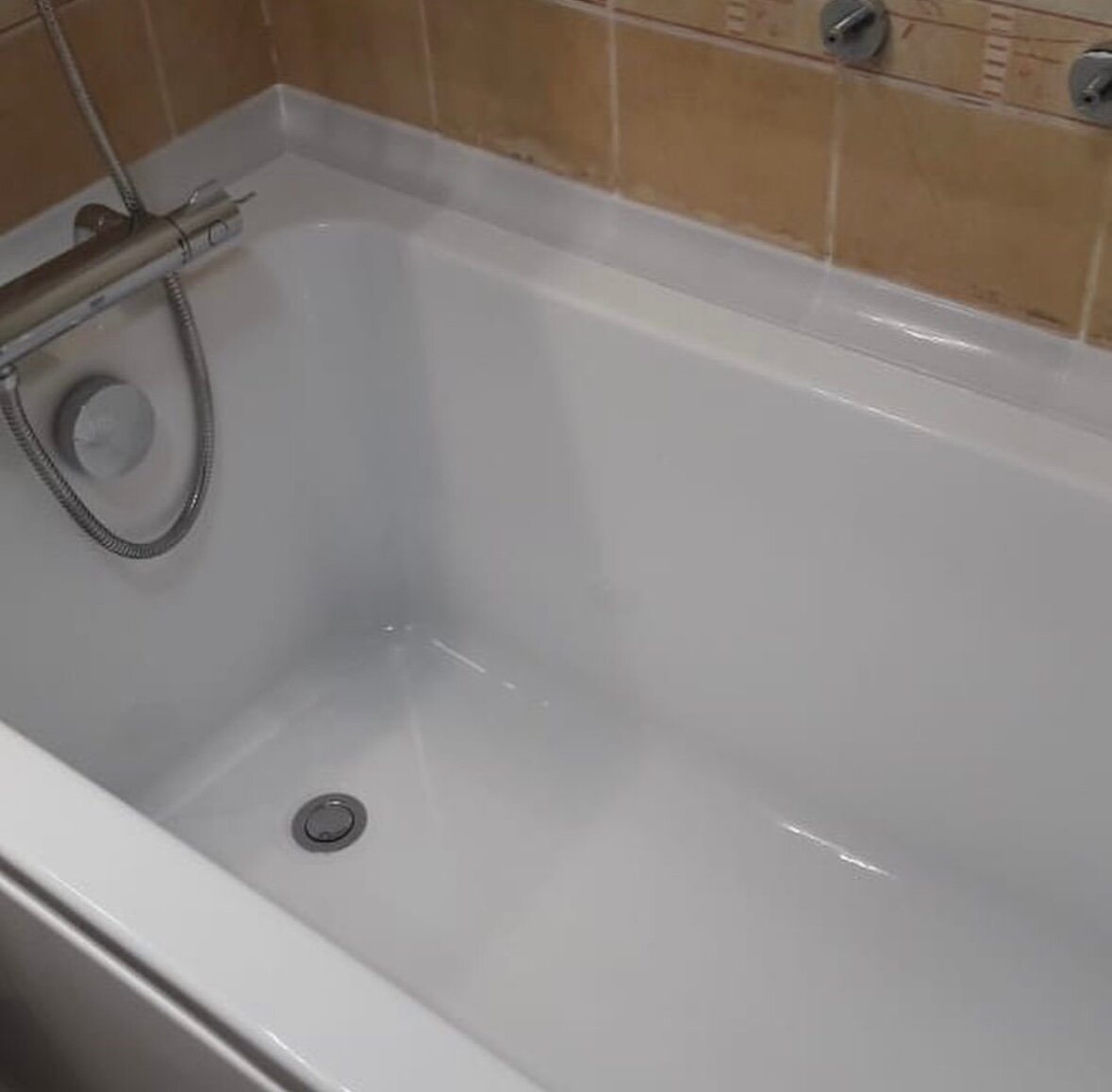 ванна акриловая, ванн, реставрация ванн, чугунная ванна, ванна с водой