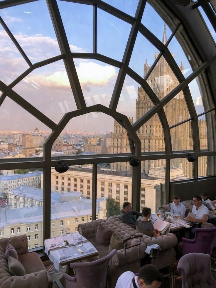 вайт рэббит ресторан москва, white rabbit ресторан смоленский пассаж, white rabbit москва здание, уайт рэббит ресторан москва, ресторан с видом на мгу