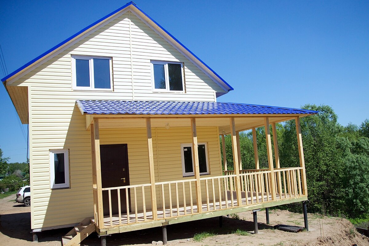 каркасный дом, каркасный дом с угловой террасой, каркасник с открытой террасой, угловая веранда, каркасно щитовая веранда