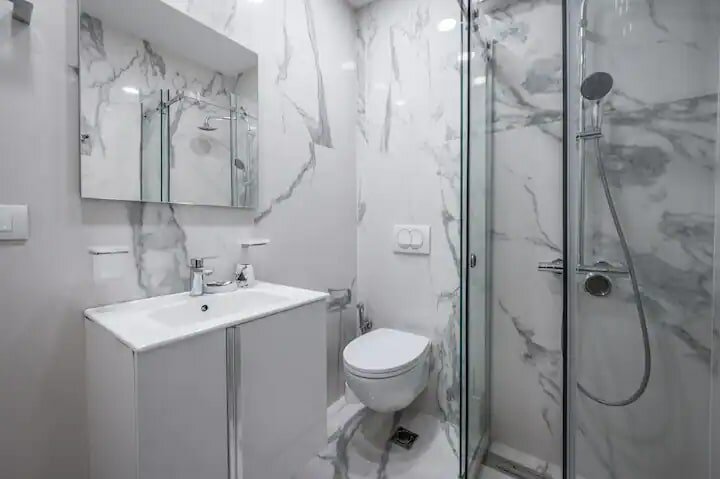апартаменты, квартира, ванная комната, интерьер, маленькая квартира