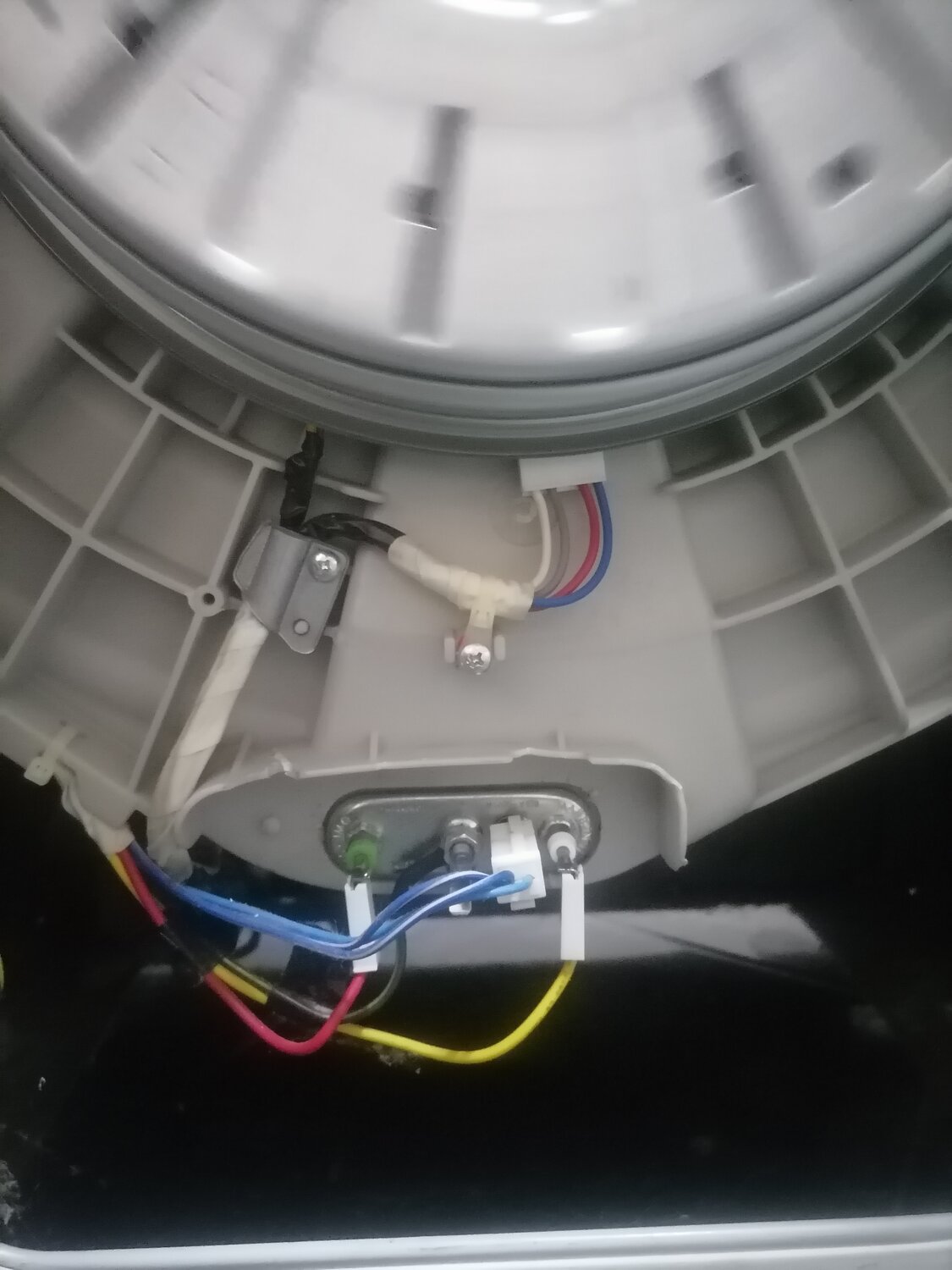 извлечь нагревательный тэн из стиральной машины electrolux, стиральная машина, разобранная стиральная машина, замена тэна в стиральной машине, замена тэна в стиральной машине lg