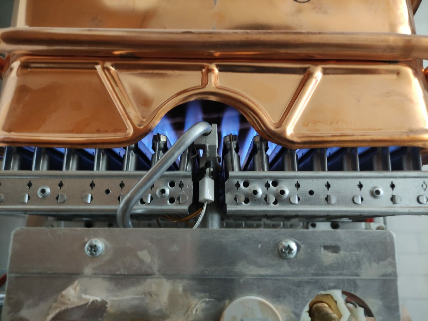 газовая колонка бош запальник, газовая колонка bosch therm 4000 o с пьезорозжигом, газовая колонка, электроподжиг для колонки нева, газовая колонка 8910 запальник