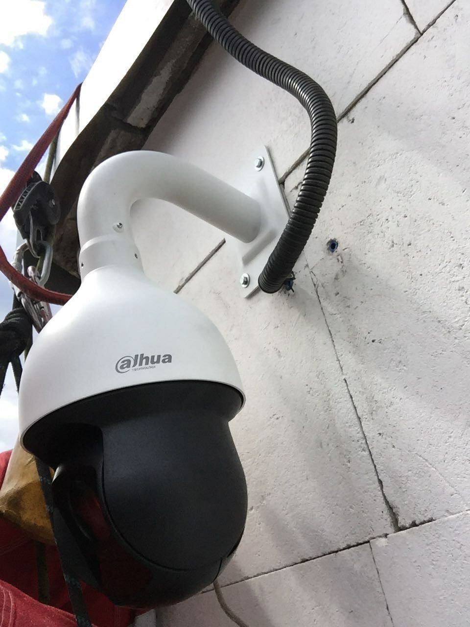 поворотная ip камера dahua dh-sd59230u-hni, ptz камера кран, камера dahua, сетевая камера dahua dh-sd59225u-hni, поворотная камера