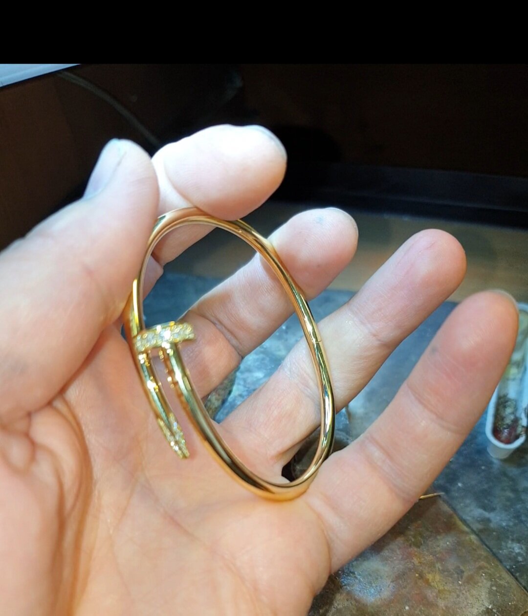 золотой браслет гвоздь картье, золотой браслет гвоздь, браслет картье гвоздь оригинал, золотые серьги кольца, браслет гвоздь санлайт золотой