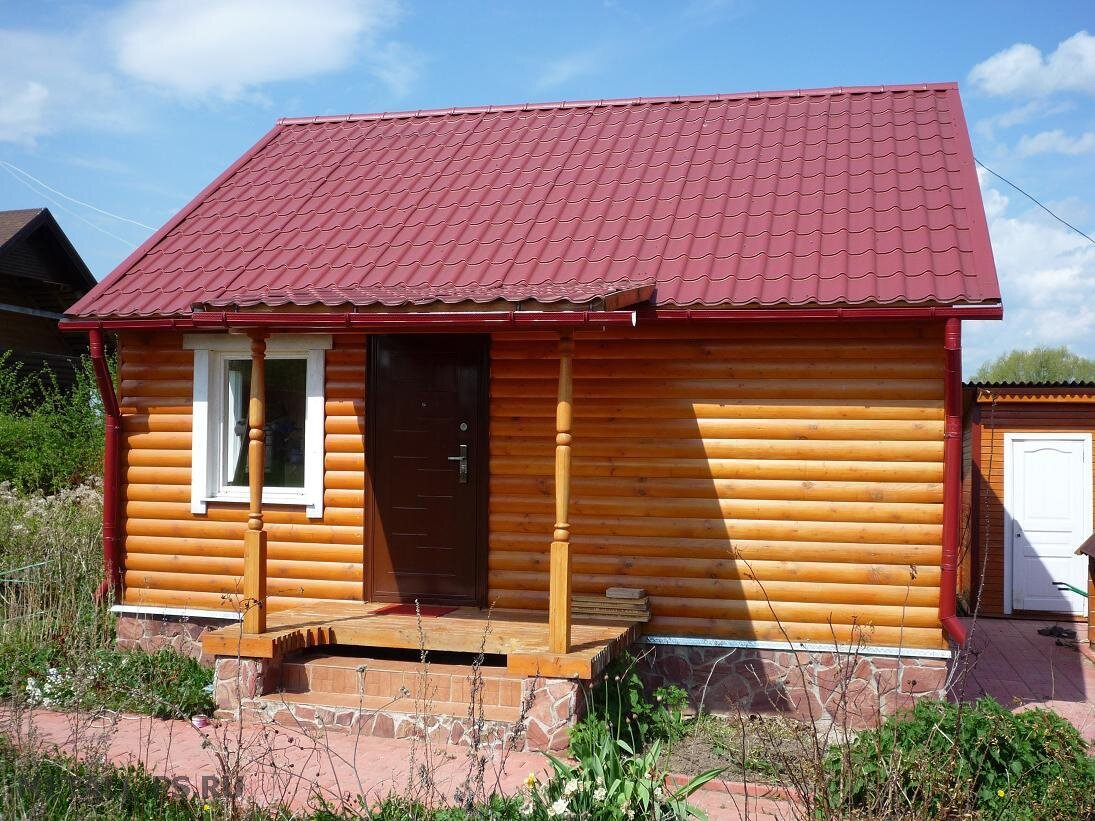 цвет крыши бани, пестовские дачного домика, чем покрыть крышу, дачный дом, металлочерепица красная