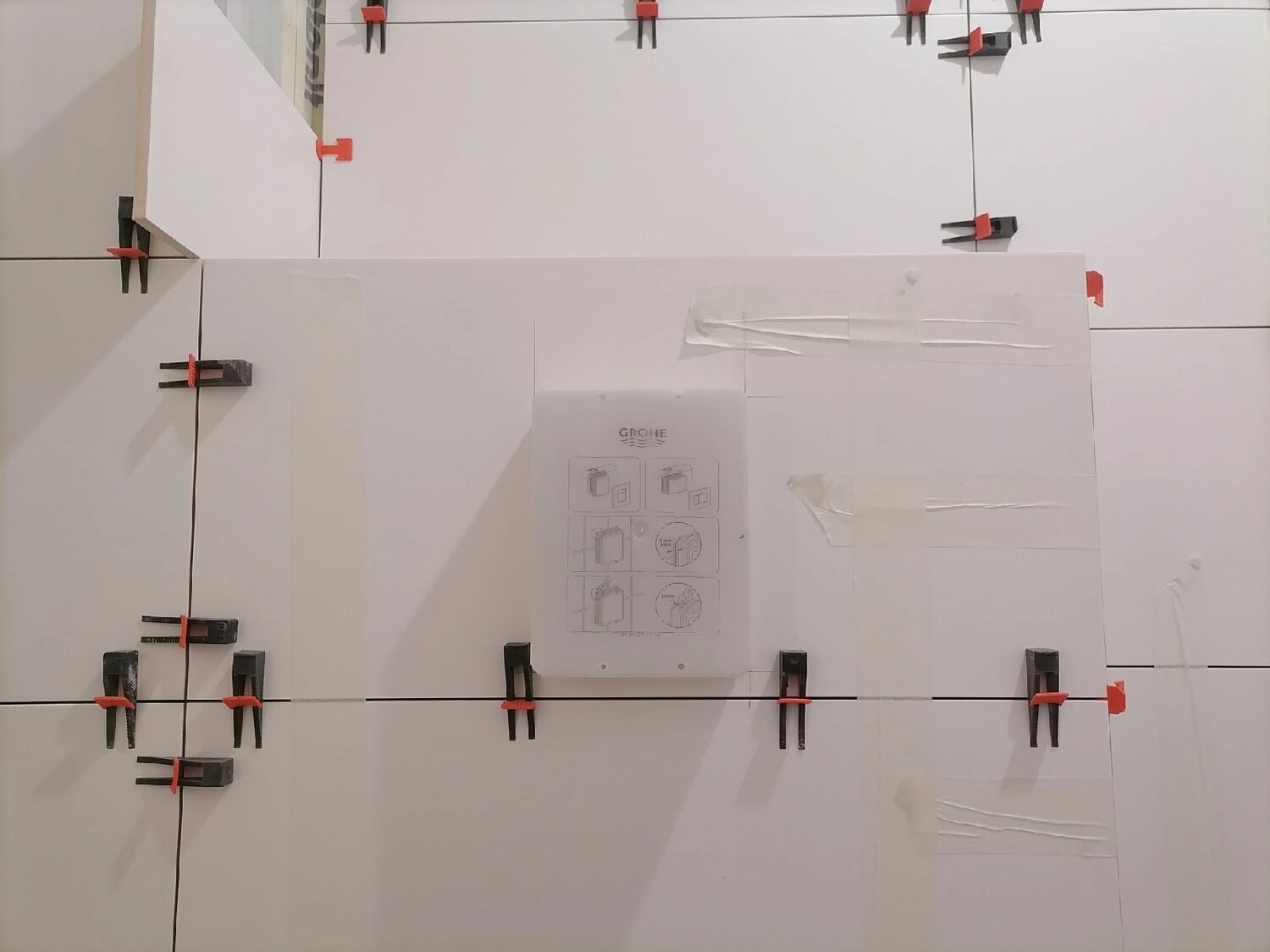 укладка плитки, крепёж для плитки на стену, системы выравнивания плитки, свп для плитки 1.5, выравнивание плитки