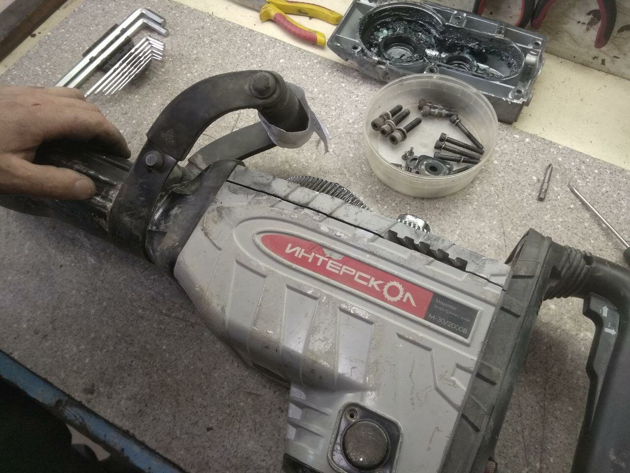 отбойный молоток интерскол, отбойный молоток, отбойный молоток электрический, интерскол м-30/2000в, переборка отбойного молотка
