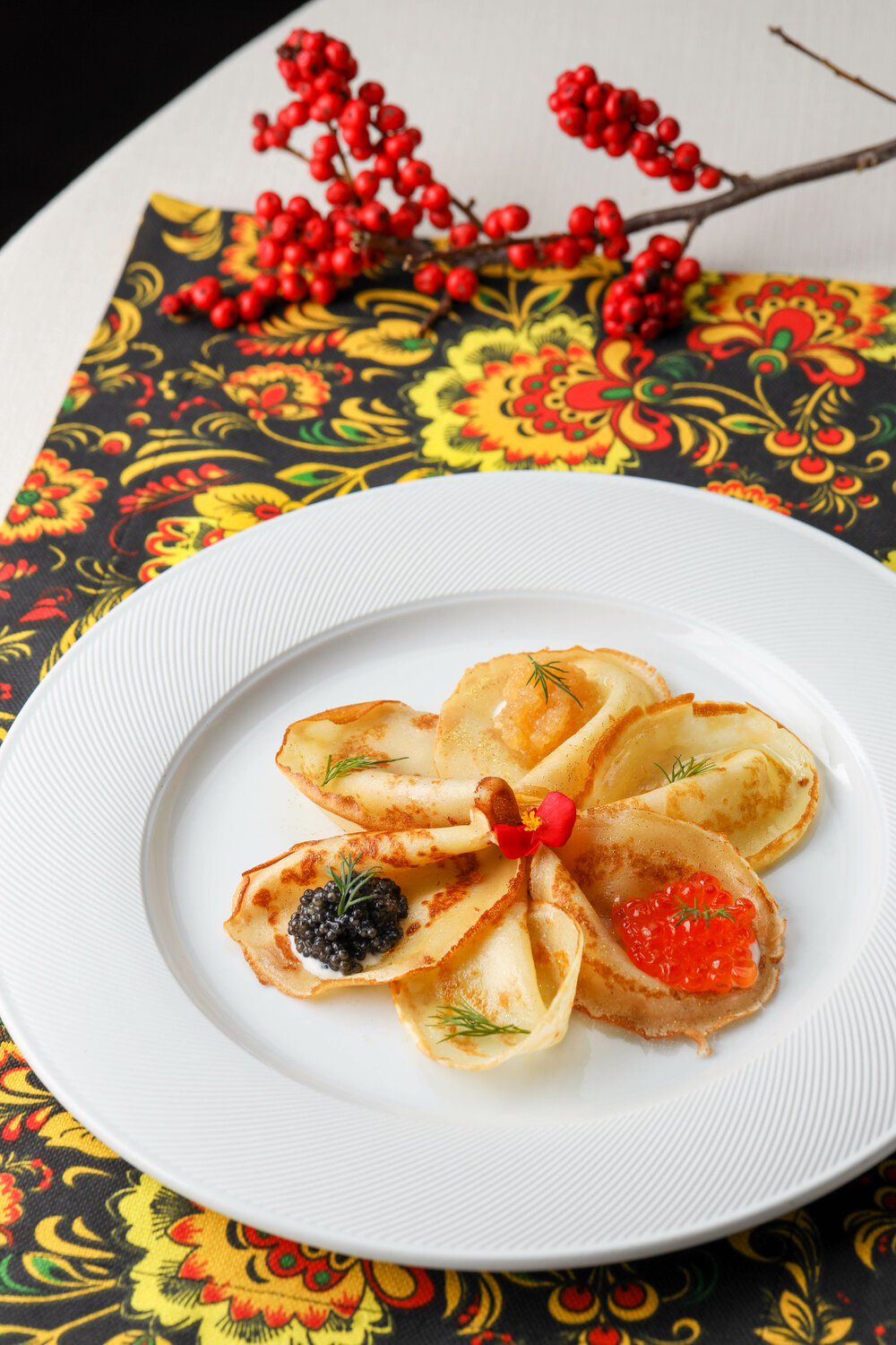 блины, блины с икрой, блинчики с красной икрой, блины с красной икрой, блины с икрой подача