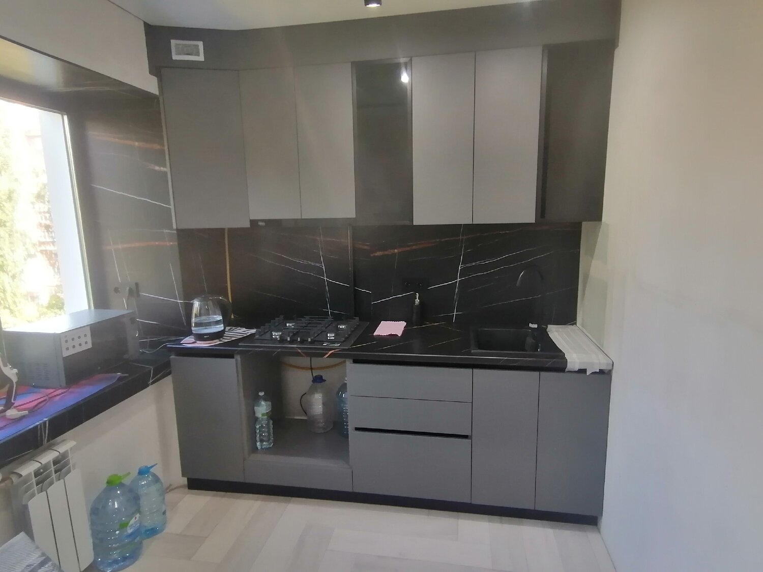 кухни, интерьер кухни, кухня серая, кухня графит софт, столешница кухня