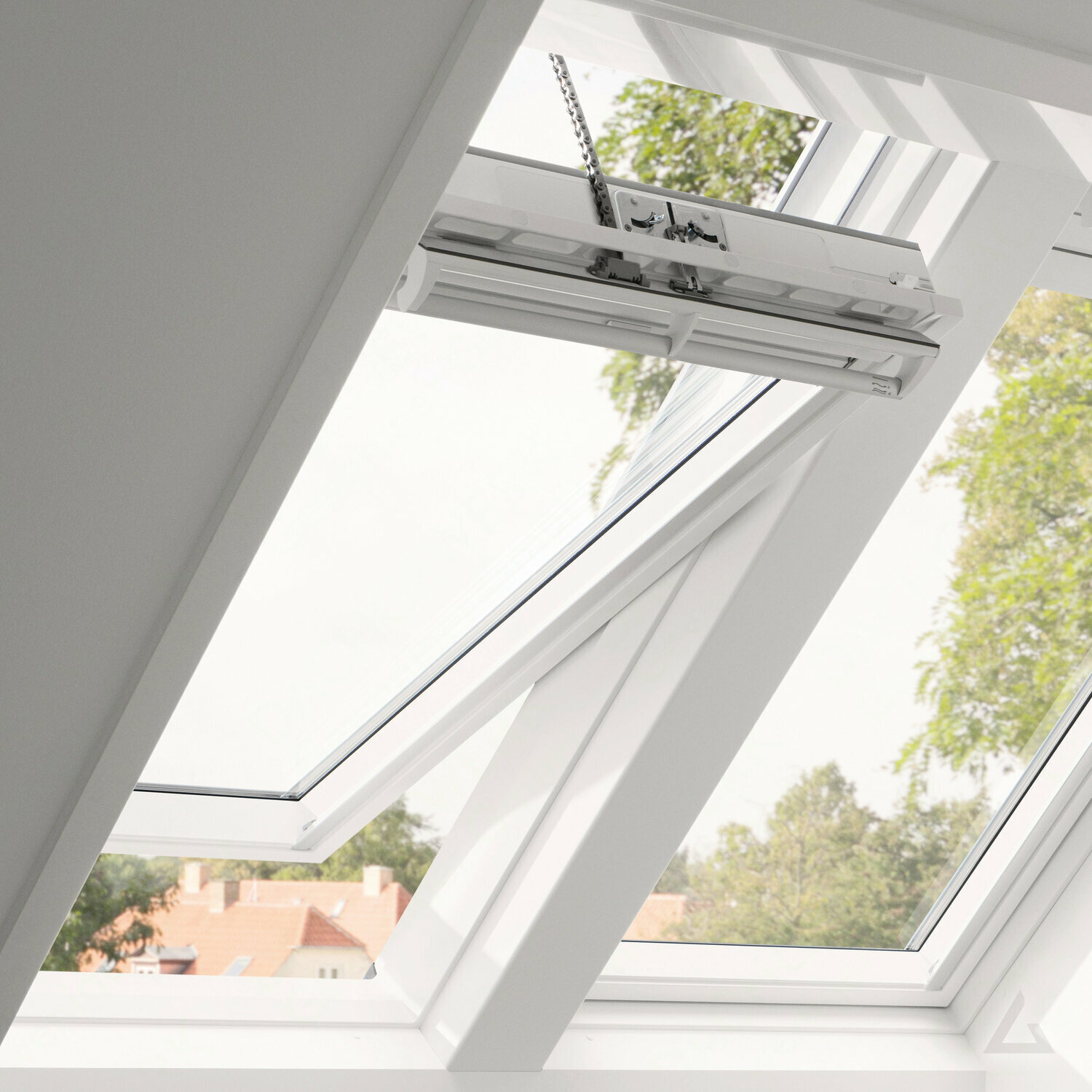 мансардное окно velux, плиссе на окна велюкс мансардные, мансардные окна roto, мансардные окна, жалюзи для мансардных окон